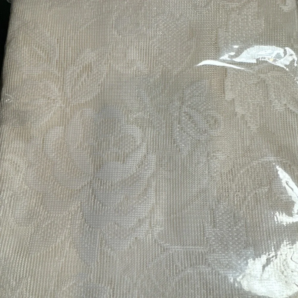 Floral Vine One Panel Eggshell style Barbara Scalloped Lace 56x63 inches